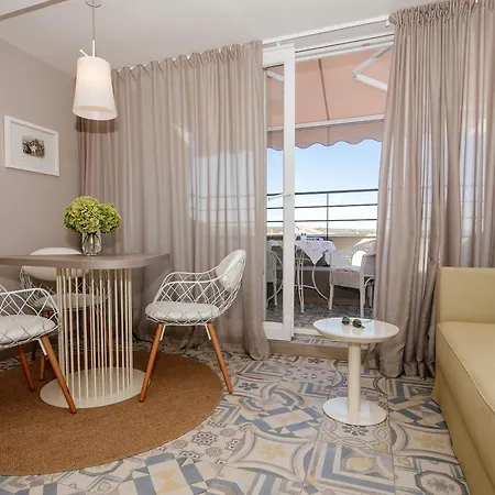 Mirakul Apartment